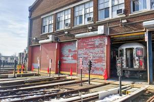 bronx, nova york - 31 de janeiro de 2016 - 240th street train yard para manutenção de trens. foto