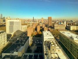 horizonte da cidade de nova york olhando do centro de brooklyn para o centro de manhattan. foto