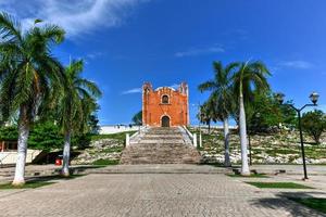 igreja católica de san mateo de santa elena, yucatan, méxico durante o dia. foto