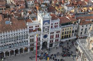 vista aérea da praça de são marcos em veneza itália. é a principal praça pública de veneza, na itália, onde é geralmente conhecida apenas como la piazza foto