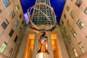 estátua atlas - rockefeller center, cidade de nova york, 2022 foto