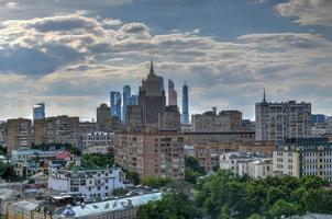 vista panorâmica do horizonte do centro da cidade de moscou, na rússia. foto