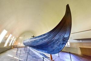 oslo, noruega - 27 de fevereiro de 2016 - viking drakkar no museu viking em oslo, noruega. foto