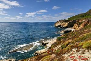 vista da costa no monumento nacional cabrillo em san diego, califórnia foto