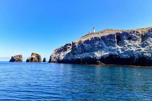 arch rock na ilha de anacapa, parque nacional das ilhas do canal, califórnia. foto