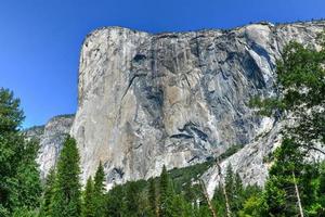 vale de yosemite no parque nacional de yosemite. vale de yosemite é um vale glacial no parque nacional de yosemite nas montanhas de sierra nevada ocidentais da califórnia central. foto