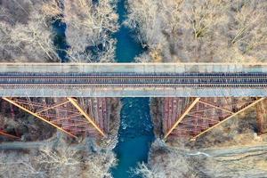 cavalete do viaduto de moodna. o viaduto de moodna é um cavalete ferroviário de ferro que se estende por moodna creek e seu vale na extremidade norte da montanha schunemunk em cornwall, nova york. foto