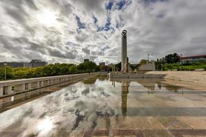 parque eduardo vii leva o nome do britânico eduardo vii que visitou a cidade em 1903 para reafirmar a aliança anglo-portuguesa. é o maior parque do centro de lisboa, portugal. foto