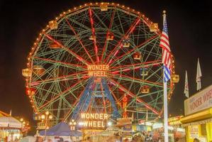 roda maravilha - luna park de coney island em brooklyn, nova york, 2022 foto