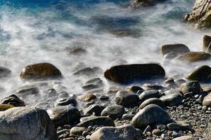 bela vista de pebble beach e da costa da califórnia ao longo de 17 milhas de carro. foto