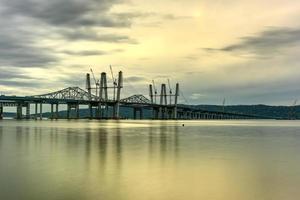 a nova ponte tappan zee em construção sobre o rio hudson em nova york. foto