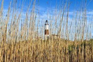 farol e praia de montauk em long island, nova york, eua. foto