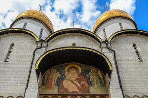 Moscou, Rússia - 27 de junho de 2018 - Catedral da Dormição na Praça da Catedral de Moscou, Rússia. foto