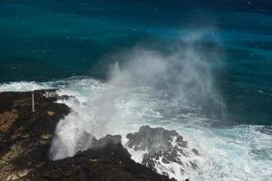 halona blow hole beach em oahu, havaí foto