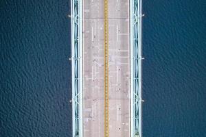 a ponte claiborne pell está entre as pontes suspensas mais longas do mundo, localizada em newport, ri, eua. foto