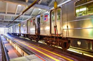 bronx, nova york - 31 de janeiro de 2016 - 240th street train yard para manutenção de trens. foto