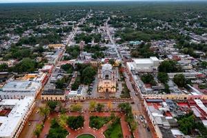 catedral de san gervasio, uma igreja histórica em valladolid, na península de yucatan, no méxico. construído em 1706 para substituir o edifício original de 1545 que foi destruído pelo governo colonial espanhol. foto