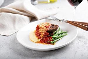 bolo de carne com polenta foto