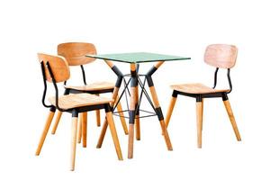 design de mesa de jantar de madeira e cadeiras isoladas em fundo branco. foto
