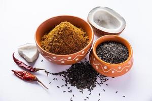 karal ou karala chutney uma grande mistura de sabor e saúde, feito de sementes de níger. receita maharashtriana foto