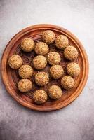 alsi pinni laddu ou linho semente laddo ou saudável jawas ladoo são deliciosas bolas de energia doces indianas foto