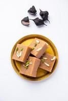 singhara barfi ou singhada barfi ou halwa jejum ou comida up-was foto