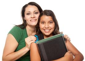 mãe hispânica e filha pronta para a escola foto