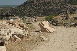 túmulos na cidade antiga de hierapolis, pamukkale, denizli, turkiye foto