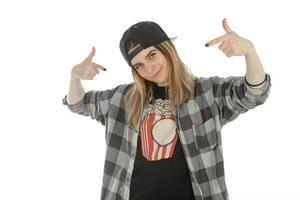 garota em roupas de estilo hip-hop foto