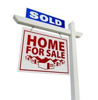 azul e vermelho casa vendida para venda sinal imobiliário em branco foto