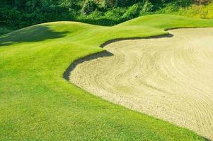 Resumo do campo de golfe e bunker de areia. foto