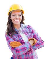 trabalhador da construção civil feminino usando luvas, capacete e óculos de proteção isolados no branco foto