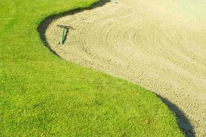 Resumo do campo de golfe e bunker de areia. foto