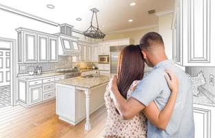 jovem casal militar dentro de cozinha personalizada e combinação de desenho de design foto