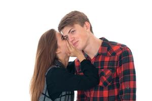 elegante casal apaixonado em estúdio foto