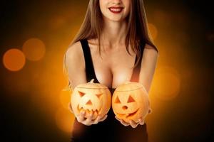 menina com peitos grandes no estilo halloween foto