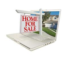 sinal de venda de casa e nova casa no laptop foto