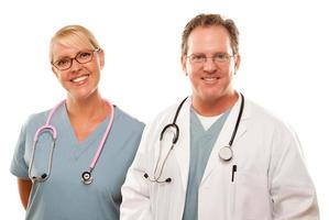 sorrindo médicos ou enfermeiras masculinos e femininos foto