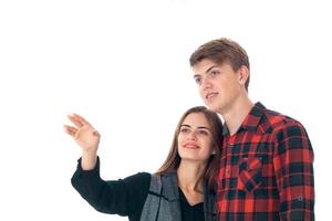 elegante casal apaixonado em estúdio foto