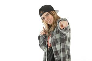 garota com roupas de estilo hip-hop foto