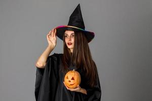 mulher com roupas estilo halloween foto