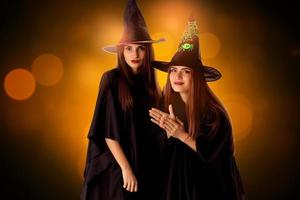 meninas adoráveis no estilo halloween foto