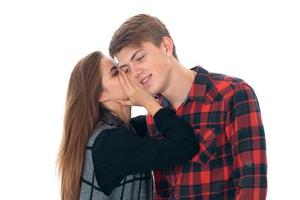 elegante casal apaixonado em estúdio foto