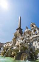 fontana dei quattro fiumi, piazza navona em roma foto