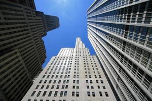 edifícios vista de baixo para cima foto