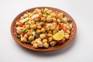 café da manhã na rua indiana chana chaat também conhecido como chana masala, chola chana chaat foto