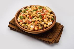 café da manhã na rua indiana chana chaat também conhecido como chana masala, chola chana chaat foto