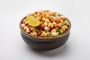 café da manhã na rua indiana chana chaat também conhecido como chana masala, chola chana chaat foto