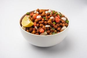 café da manhã na rua indiana chana chaat também conhecido como chana masala, chola chana chaat foto