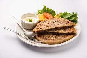 keema paratha, pão achatado recheado com frango ou carne moída foto